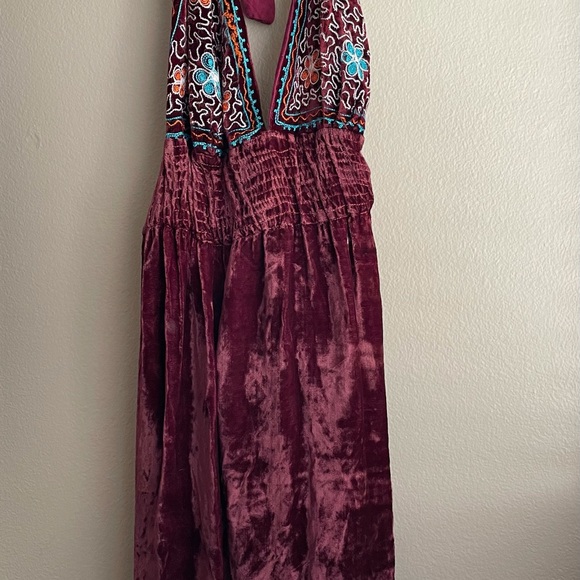 Vintage 70s velvet halter top dress. - Picture 2 of 4